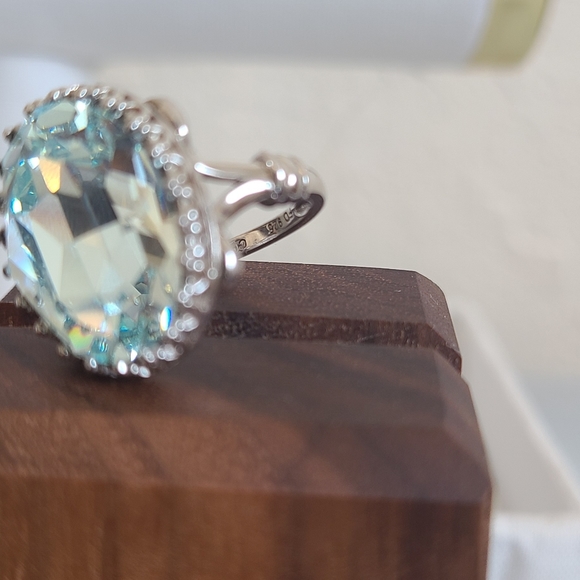 Silver and Swarovski light blue crystal ring. Only worn once! - Picture 6 of 15